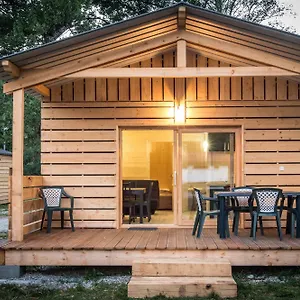 Camping L'ecureuil - Mont-blanc Village Hotel